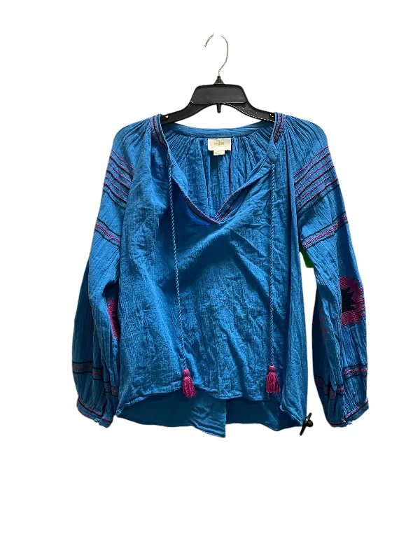 Graphic Sweatshirts Top Long Sleeve By Maeve In Blue, Size: S